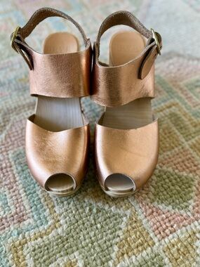 Bryr Metallic Rose Gold Peep-Toe Clog Mules